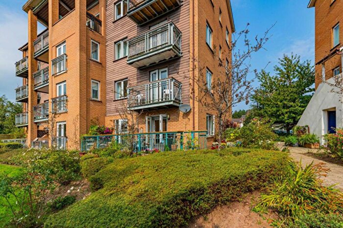 2 Bedroom Apartment For Sale In Grangemoor Court, Cardiff, CF11