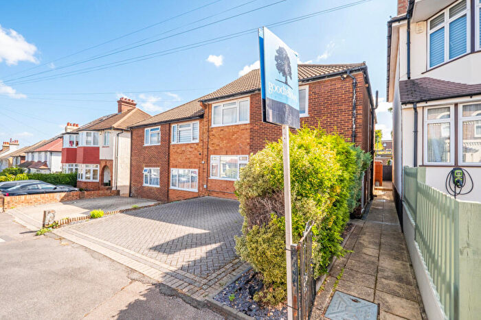 2 Bedroom Apartment To Rent In Carshalton Grove, Sutton, SM1