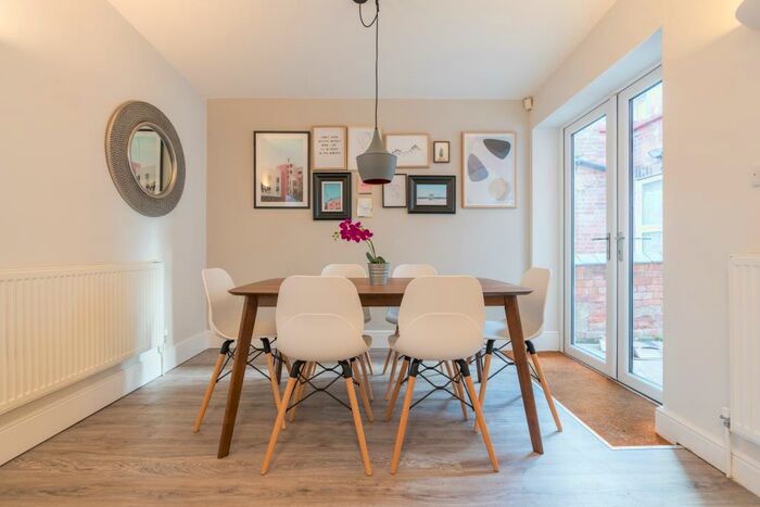 7 Bedroom Terraced House To Rent In Teversal Avenue, Nottingham, NG7