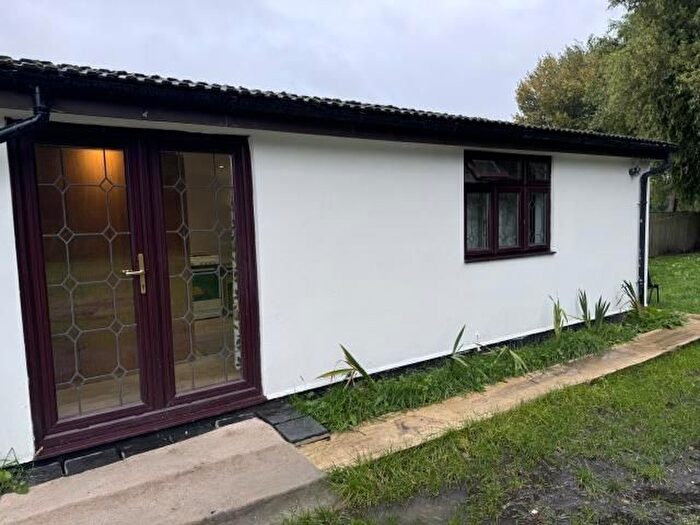 2 Bedroom Detached House To Rent In Wraysbury, Staines-Upon-Thames, TW19