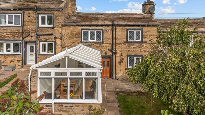 3 Bedroom Cottage For Sale In Mount Pleasant, Brighouse, HD6