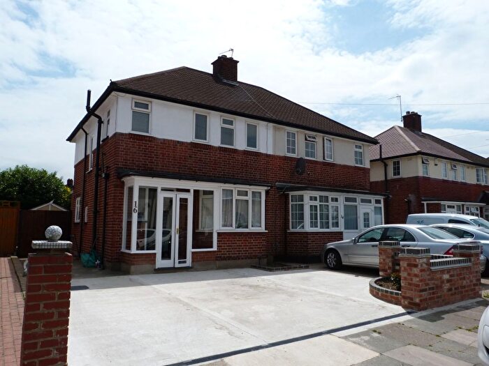 3 Bedroom Semi-Detached House To Rent In Winchester Road, Hanworth, TW13