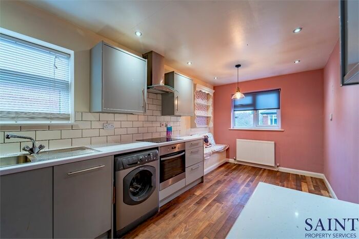 2 Bedroom Flat To Rent In Highclere Drive, Carlton, Nottingham NG4