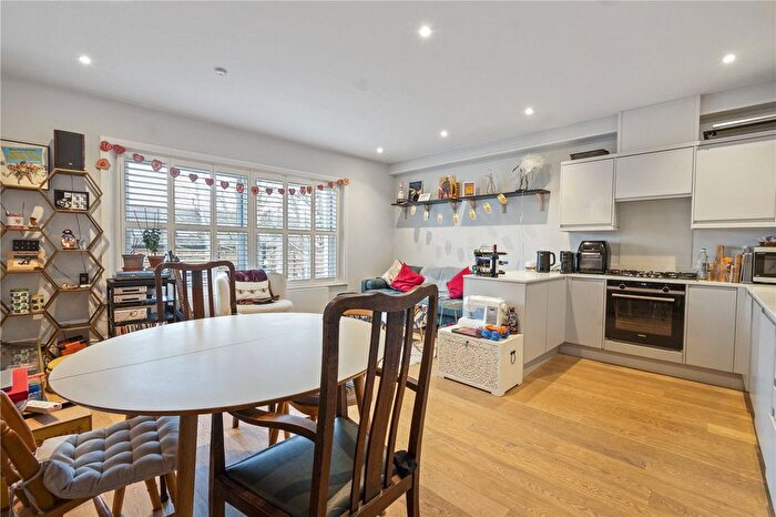 2 Bedroom Flat For Sale In Blackwater Street, East Dulwich, London, SE22