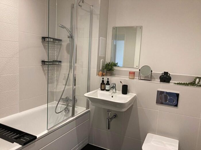 1 Bedroom Flat To Rent In Holmbush Mews, The Green, RH12