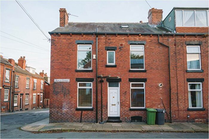 3 Bedroom End Of Terrace House To Rent In Henley Street, Leeds, West Yorkshire, Uk, LS13