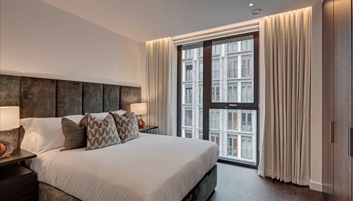 2 Bedroom Flat To Rent In Thornes House, Charles Clowes Walk, London, SW11