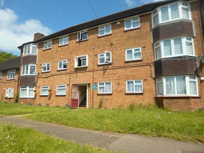 3 Bedroom Flat To Rent In Shaw Close, Cheshunt, EN8