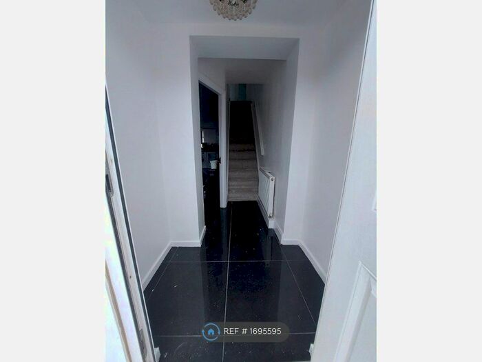 2 Bedroom End Of Terrace House To Rent In Woodstock Gardens, Hayes, UB4
