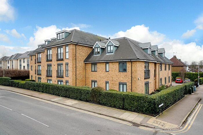 2 Bedroom Apartment For Sale In Roland Street, St. Albans, AL1