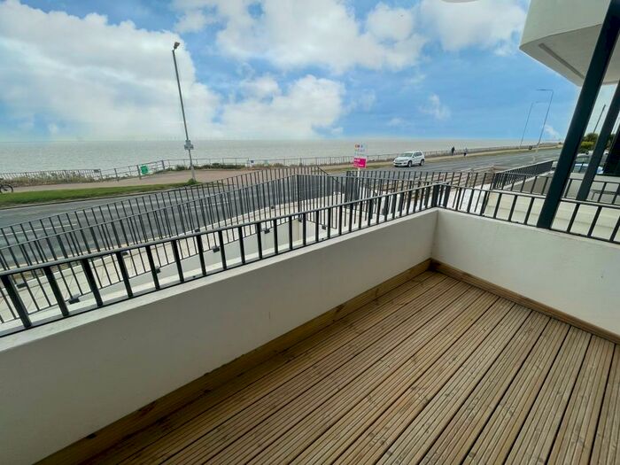 2 Bedroom Flat To Rent In Kings Parade, Holland-on-Sea, Clacton-On-Sea, CO15