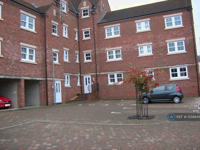 2 Bedroom Flat To Rent In Royal Wootton Bassett, Swindon, SN4