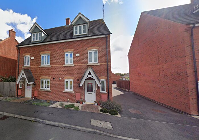 4 Bedroom Semi-Detached House To Rent In Belvoir Close, Stamford, Lincolnshire, PE9