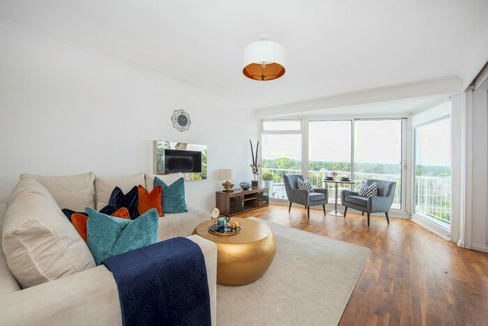 2 Bedroom Flat To Rent In Richmond Hill, Richmond, TW10