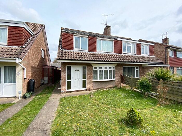 3 Bedroom Semi-Detached House To Rent In Pinecroft, Whitchurch, Bristol, BS14
