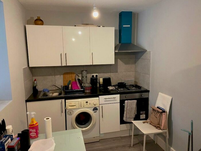 1 Bedroom Flat To Rent In London Road, Southend-On-Sea, Essex, SS1