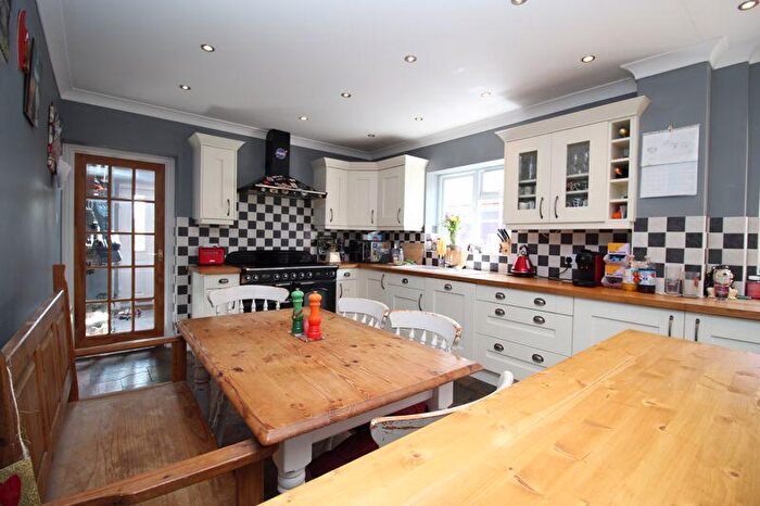4 Bedroom Semi-Detached House For Sale In Heath Road, Soberton, SO32