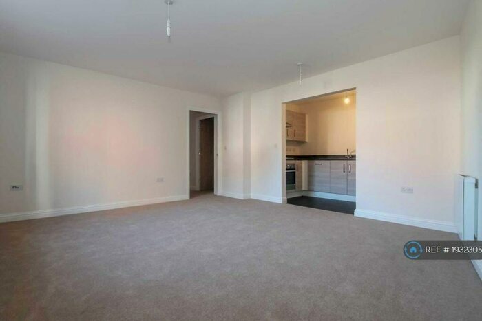 1 Bedroom Flat To Rent In Quercetum Close, Aylesbury, HP19