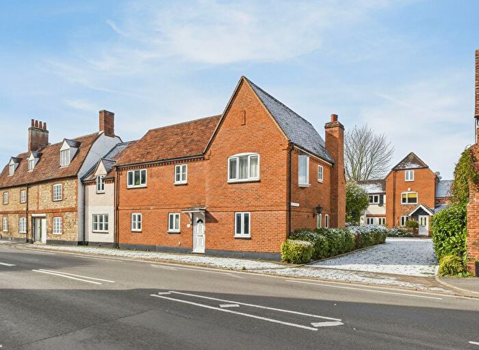 3 Bedroom Flat For Sale In Crown Mews, Abingdon, OX14