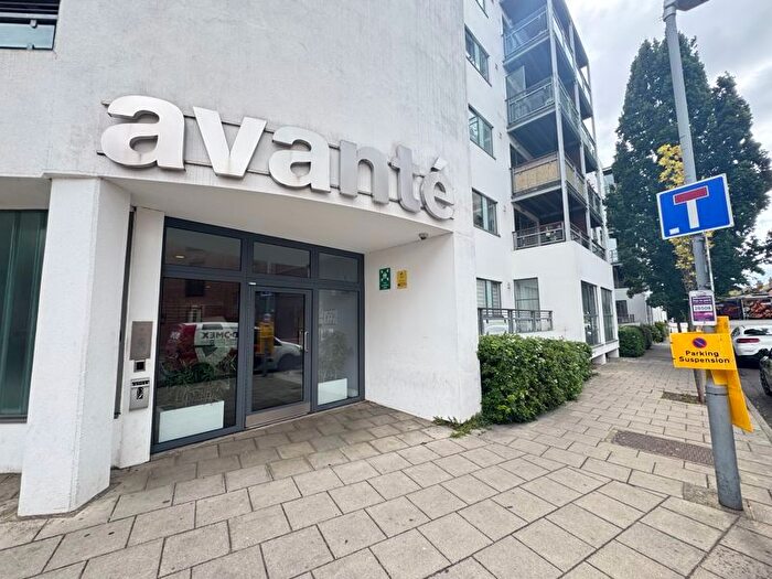 2 Bedroom Flat To Rent In The Bittoms, Kingston Upon Thames, KT1