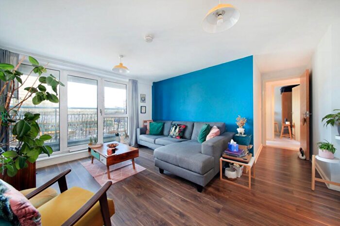 2 Bedroom Flat For Sale In Oyster Wharf, Lombard Road, SW11