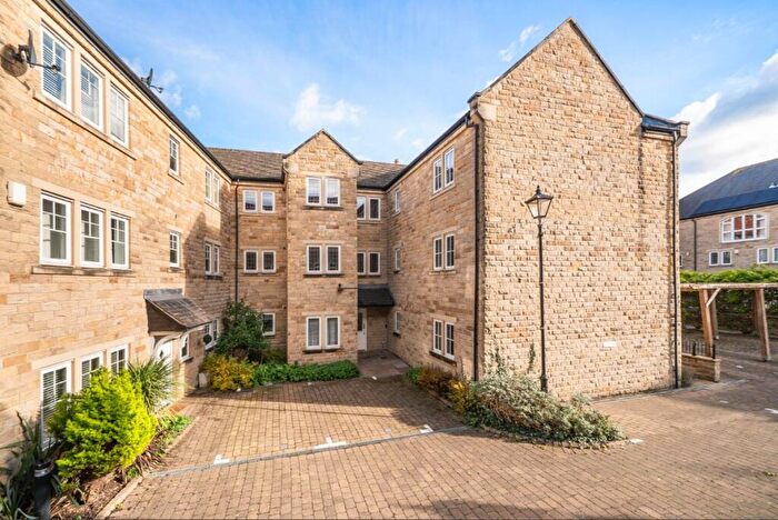 2 Bedroom Flat To Rent In Micklethwaite Steps, Wetherby, Uk, LS22