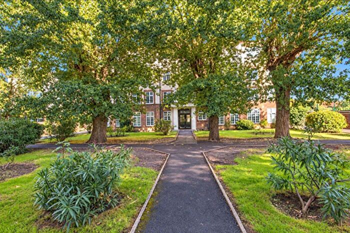3 Bedroom Flat For Sale In St. James's Road, Croydon, CR0