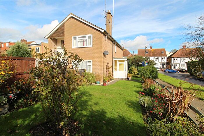 2 Bedroom Maisonette For Sale In Masons Rise, Broadstairs, CT10