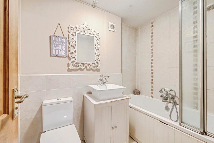 2 Bedroom Flat For Sale In Clarence Gardens, Hyndland, Glasgow, G11