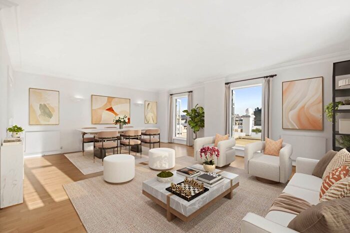 2 Bedroom Flat For Sale In Oak Lodge, Kensington Green, W8