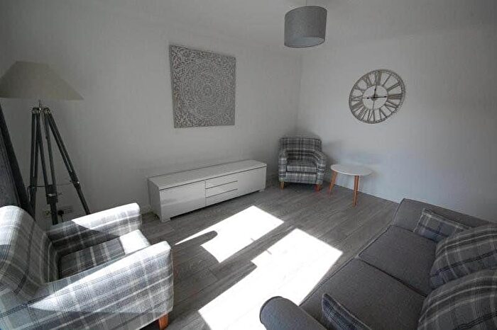 2 Bedroom Flat To Rent In Rosebank Gardens, Aberdeen, AB11