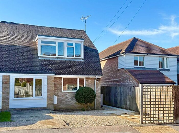 3 Bedroom Semi-detached Bungalow To Rent In Oquassa, Hawkhurst, TN18