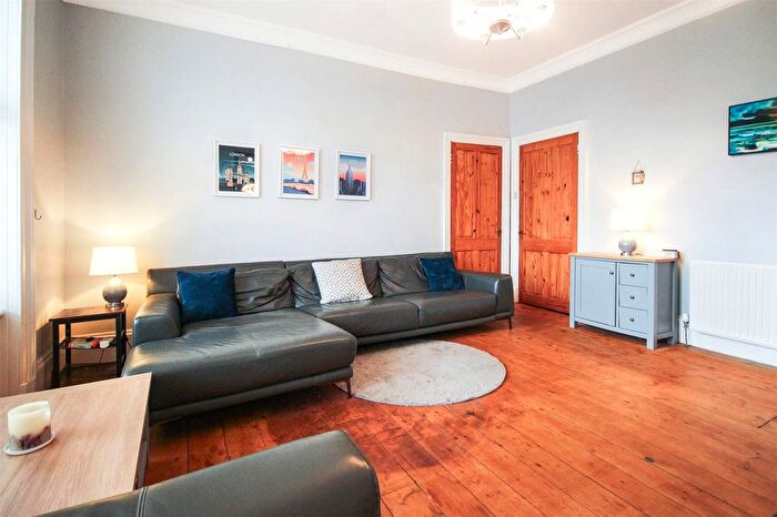 2 Bedroom Flat For Sale In Dryburgh Avenue, Rutherglen, Glasgow, South Lanarkshire, G73