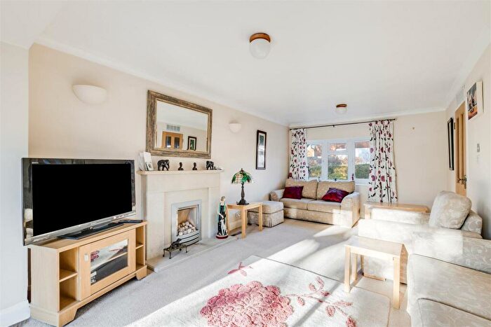 4 Bedroom Detached House For Sale In Pear Tree Dell, Letchworth Garden City, SG6
