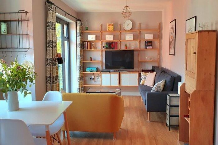 2 Bedroom Flat To Rent In Nursery Close, Oxford, OX2