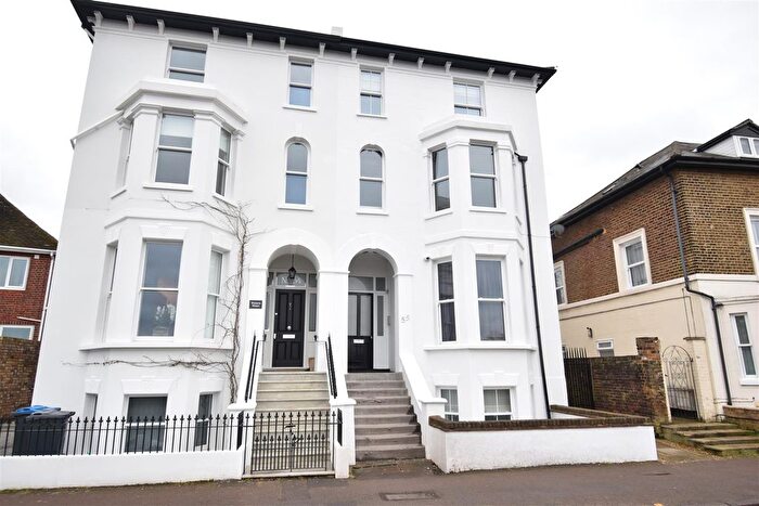 Studio To Rent In Portsmouth Road, Surbiton, KT6