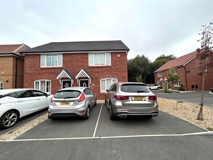 3 Bedroom Semi-Detached House For Sale In Watermill Avenue, Oldham, OL9