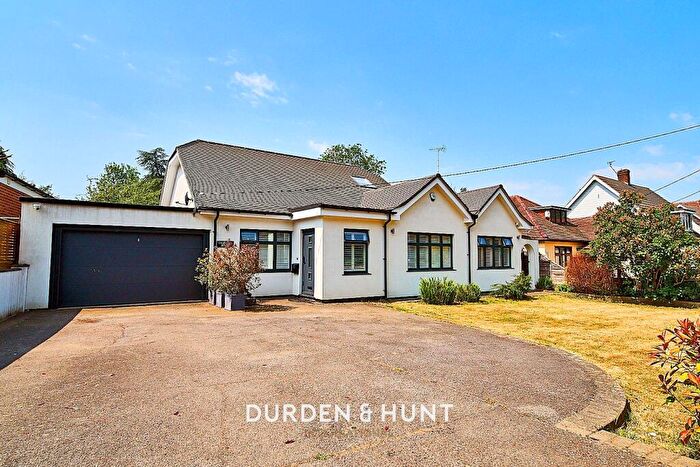 4 Bedroom Detached Bungalow For Sale In Stapleford Road, Stapleford Abbotts, RM4
