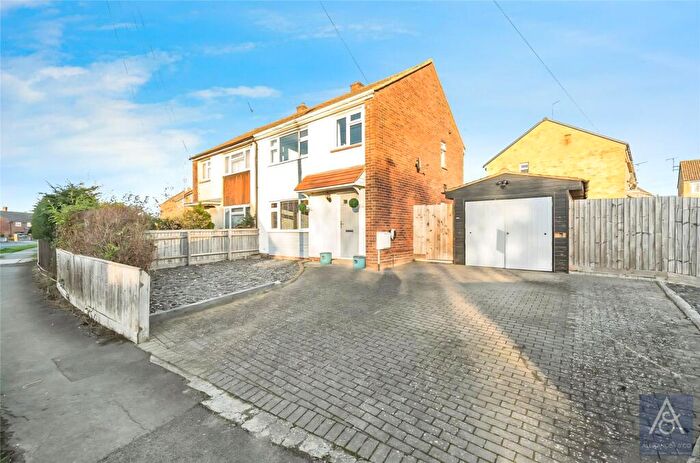 3 Bedroom Semi-Detached House For Sale In Western Avenue, Buckingham, Buckinghamshire, MK18