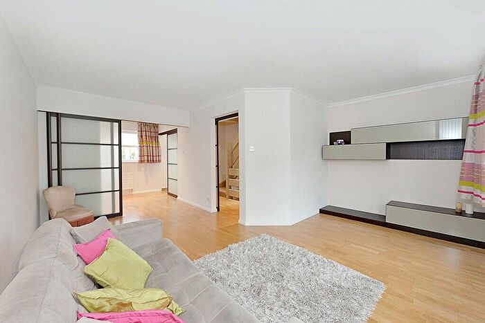 4 Bedroom House To Rent In Whistlers Avenue, Battersea, SW11