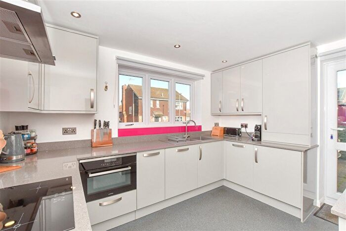 4 Bedroom Detached House For Sale In Hornbeam Close, Paddock Wood, Tonbridge, Kent, TN12