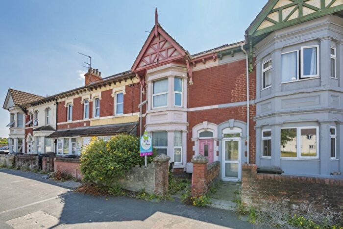 4 Bedroom Terraced House For Sale In County Road, Swindon, SN1