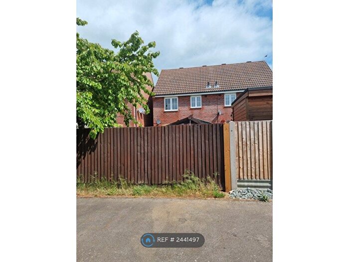 3 Bedroom Semi-Detached House To Rent In Miller Close, Bedford, MK41