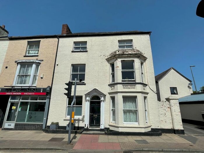 2 Bedroom Flat To Rent In High Street, Wellington, TA21