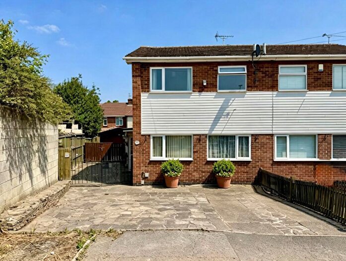3 Bedroom Semi-Detached House For Sale In Kenia Close, Carlton, Nottingham, NG4