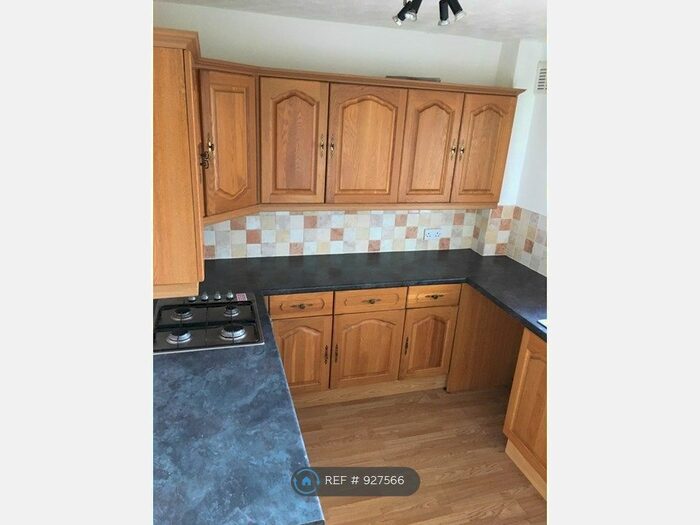 2 Bedroom Flat To Rent In Daniels Drive, Wrexham, LL14