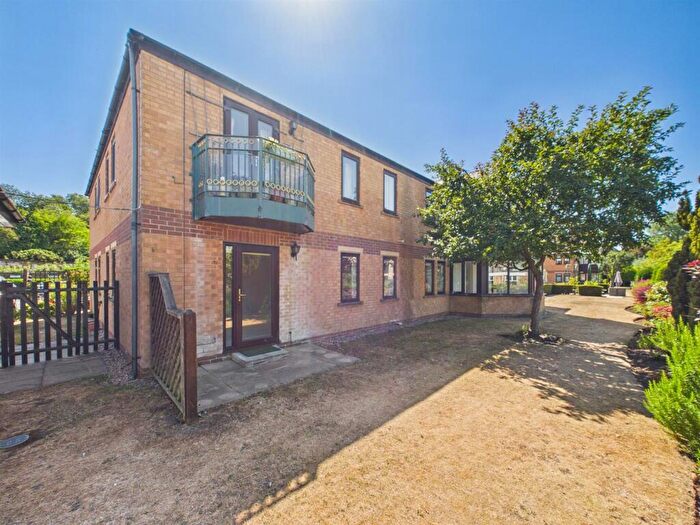 2 Bedroom Flat For Sale In Welland Mews, Stamford, PE9