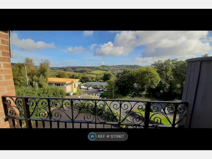 2 Bedroom Flat To Rent In Sherwood, Lyme Regis DT7