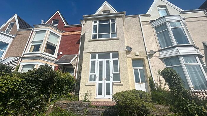 3 Bedroom Flat To Rent In The Promenade, Swansea, SA1