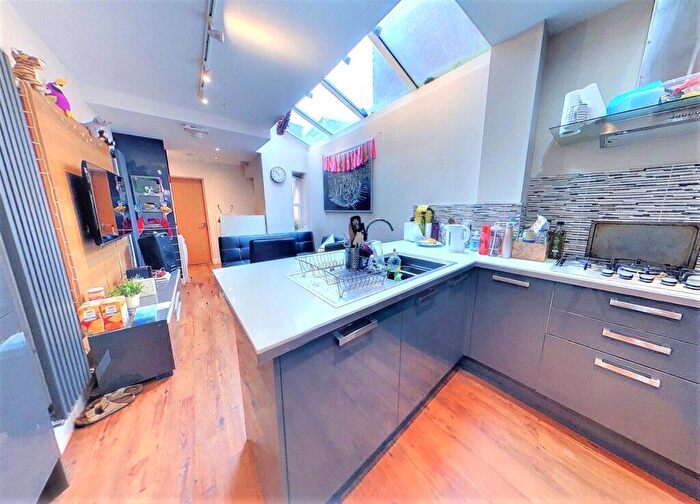 6 Bedroom Terraced House To Rent In Tiverton Road, Selly Oak, Birmingham, B29